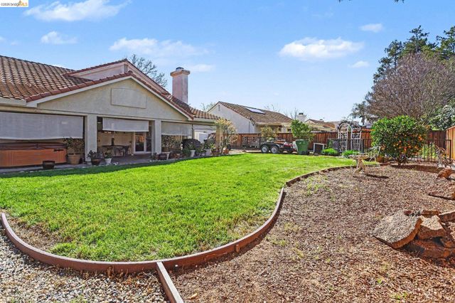 925 Outrigger Cir, Brentwood, CA 94513