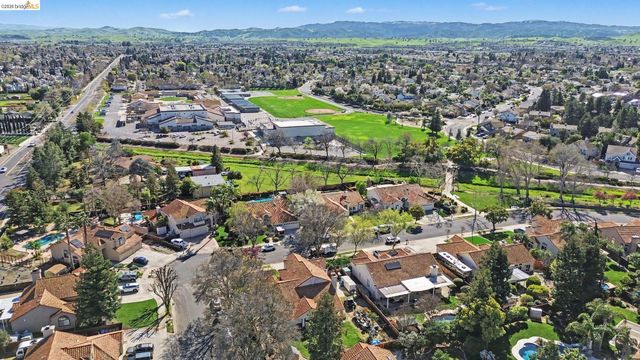 925 Outrigger Cir, Brentwood, CA 94513