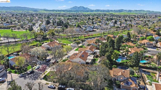 925 Outrigger Cir, Brentwood, CA 94513