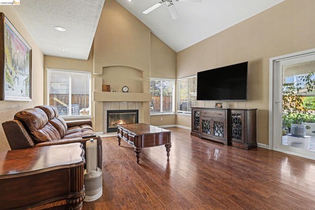 925 Outrigger Cir, Brentwood, CA 94513