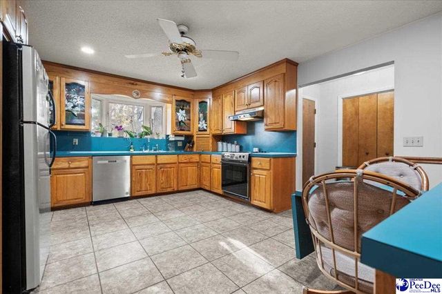 3903 Lake Oakdale Dr, Florence, SC 29501