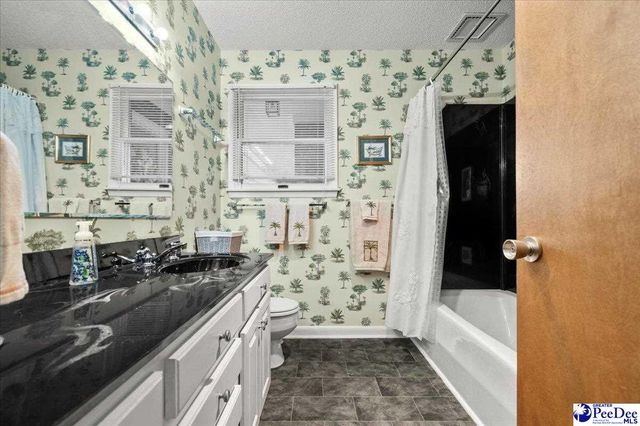 3903 Lake Oakdale Dr, Florence, SC 29501