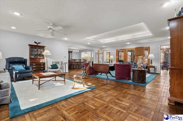 3903 Lake Oakdale Dr, Florence, SC 29501