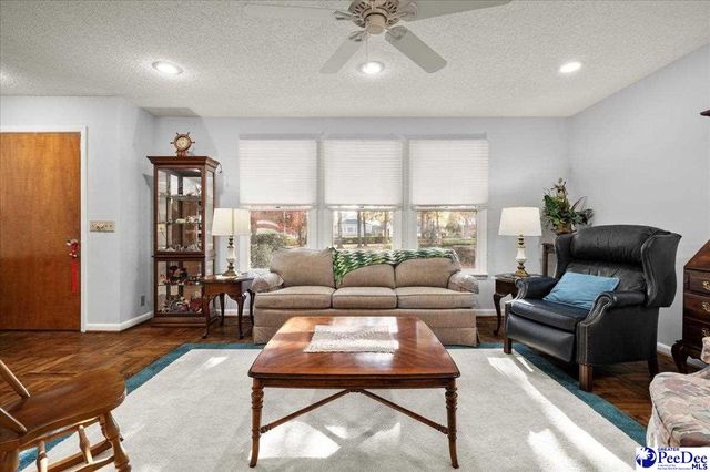 3903 Lake Oakdale Dr, Florence, SC 29501