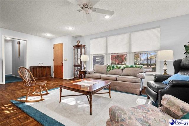 3903 Lake Oakdale Dr, Florence, SC 29501