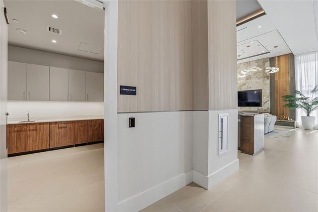 275 1ST AVENUE S 1207, St Petersburg, FL 33701