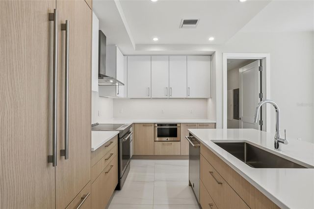 275 1ST AVENUE S 1207, St Petersburg, FL 33701