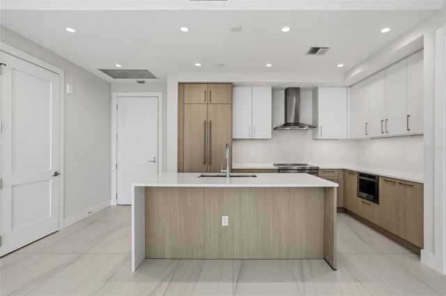 275 1ST AVENUE S 1207, St Petersburg, FL 33701