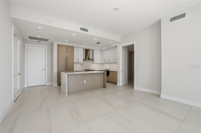 275 1ST AVENUE S 1207, St Petersburg, FL 33701