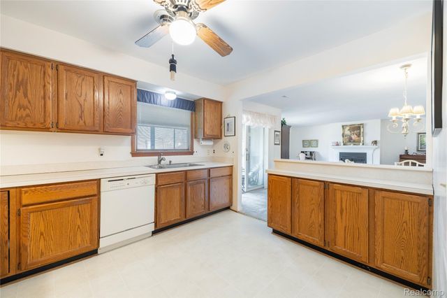8597 Mathias Drive 43, Grosse Ile Township, MI 48138