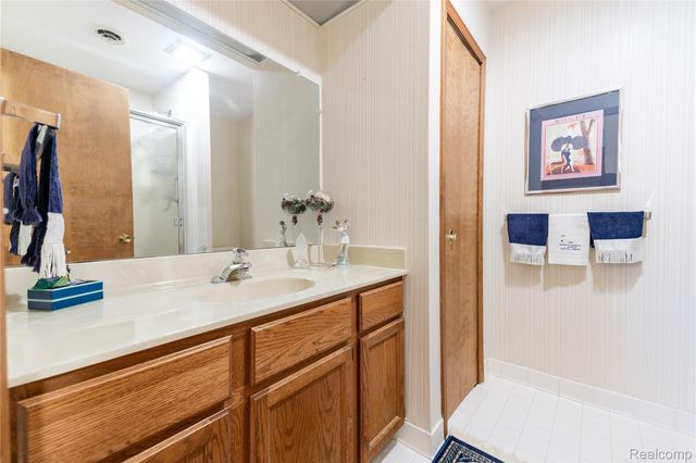 8597 Mathias Drive 43, Grosse Ile Township, MI 48138
