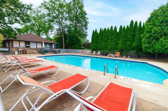 8597 Mathias Drive 43, Grosse Ile Township, MI 48138