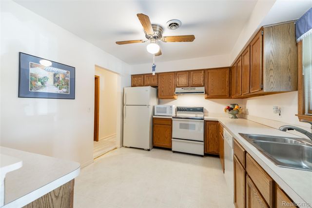 8597 Mathias Drive 43, Grosse Ile Township, MI 48138