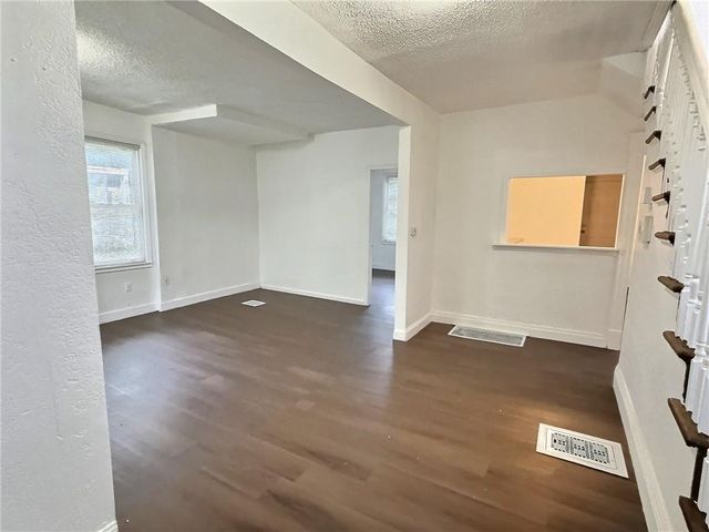 2006 Agnes Avenue, Kansas City, MO 64127