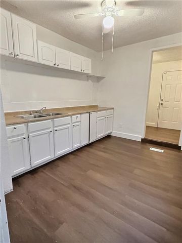 2006 Agnes Avenue, Kansas City, MO 64127