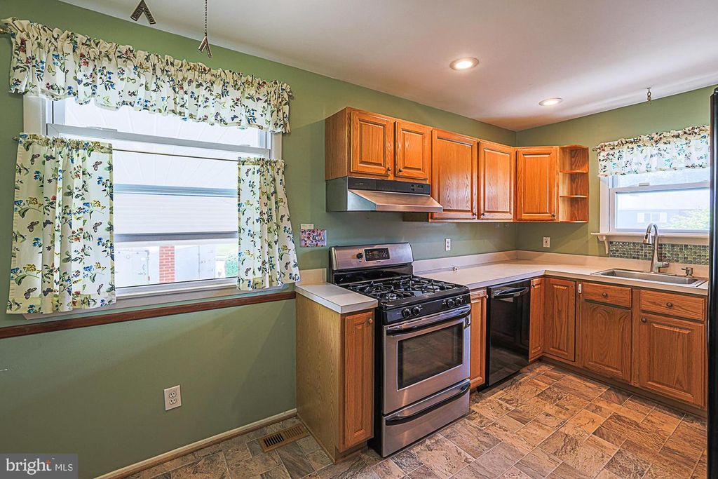 Image 12 of property listing at 9106 SANDRA PARK RD, Perry Hall, MD 21128