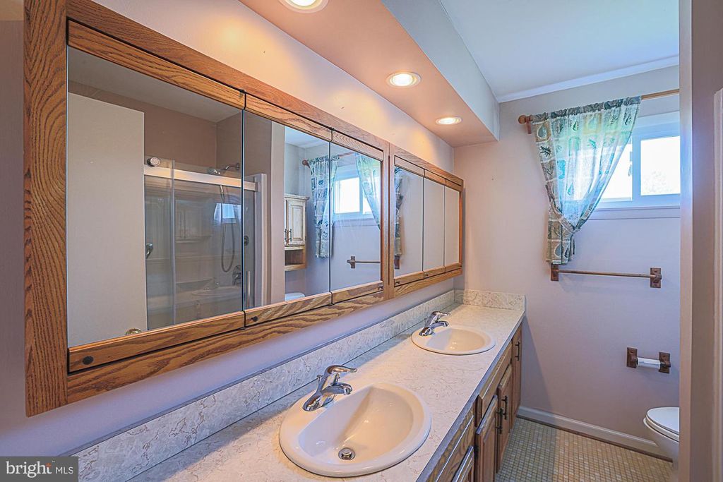 Image 33 of property listing at 9106 SANDRA PARK RD, Perry Hall, MD 21128