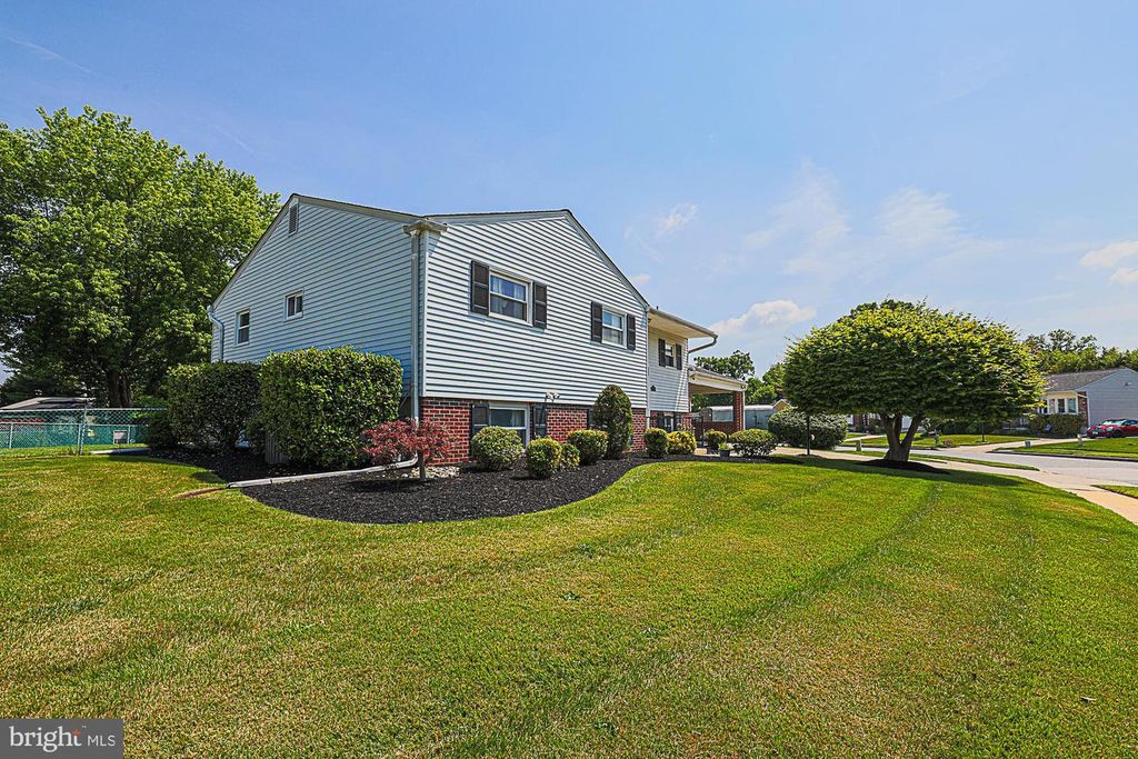 Image 6 of property listing at 9106 SANDRA PARK RD, Perry Hall, MD 21128