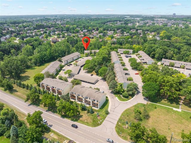1693 Riverside Drive 3, Rochester Hills, MI 48309