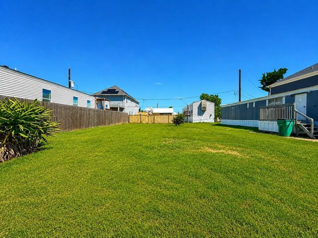 143 Egret Canal S, Baytown, TX 77523