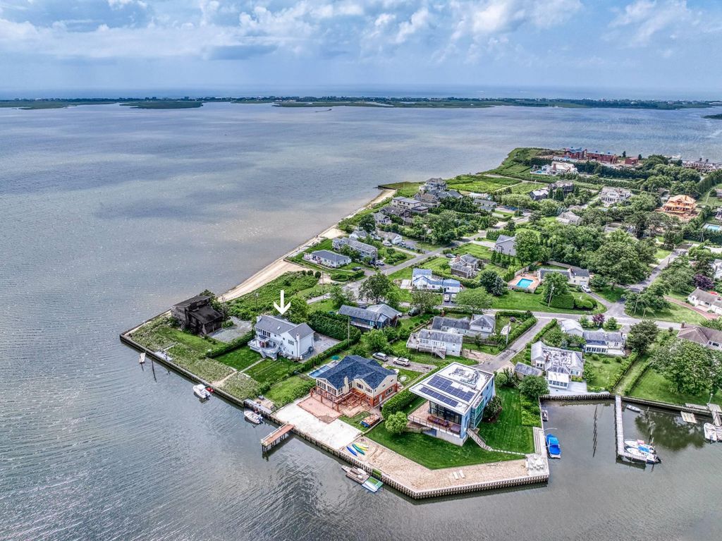 2 Bayside Avenue, East Quogue, NY 11942