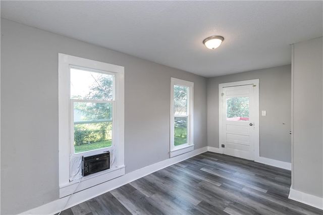 505 E Wall Street, Harrisonville, MO 64701