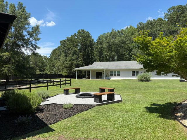 1090 Winding Pond Road, Manning, SC 29102