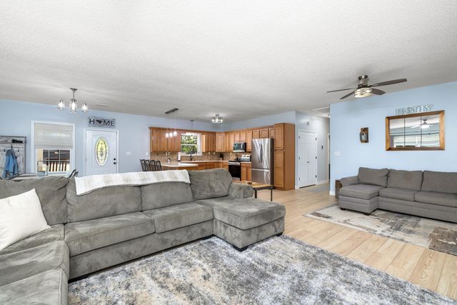 1090 Winding Pond Road, Manning, SC 29102