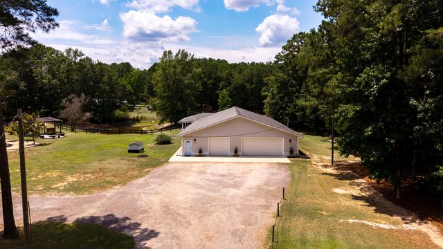1090 Winding Pond Road, Manning, SC 29102
