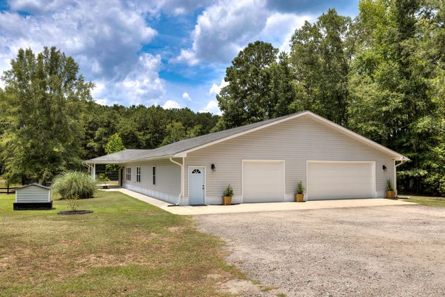 1090 Winding Pond Road, Manning, SC 29102