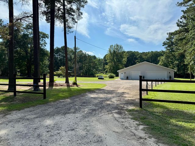 1090 Winding Pond Road, Manning, SC 29102