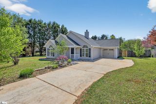 304 Golden Leaf Lane, Simpsonville, SC 29681