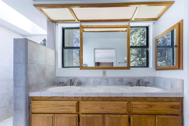 2070 King Of The Mountain Rd, Pollock Pines, CA 95726