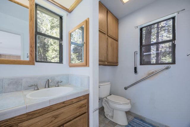 2070 King Of The Mountain Rd, Pollock Pines, CA 95726