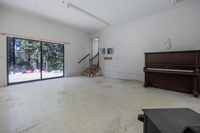 2070 King Of The Mountain Rd, Pollock Pines, CA 95726