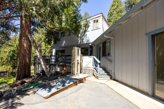 2070 King Of The Mountain Rd, Pollock Pines, CA 95726