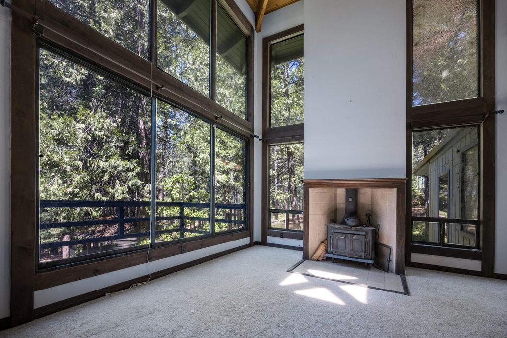2070 King Of The Mountain Rd, Pollock Pines, CA 95726