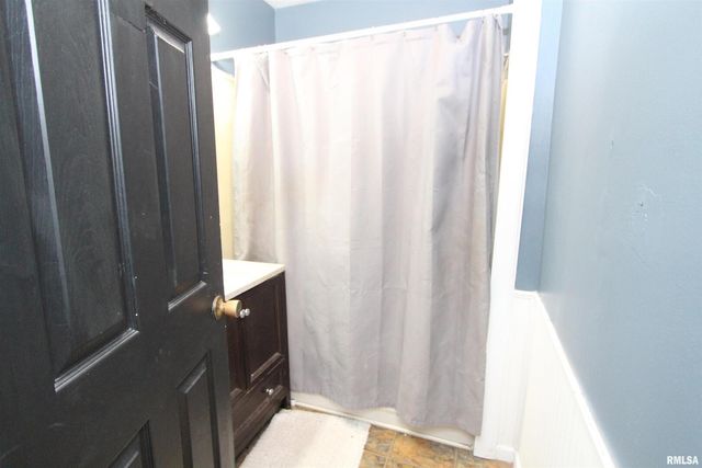 621 6TH Street, Camanche, IA 52730