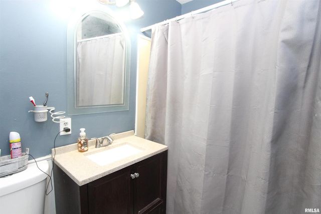 621 6TH Street, Camanche, IA 52730