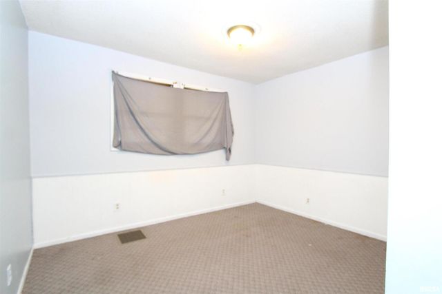 621 6TH Street, Camanche, IA 52730