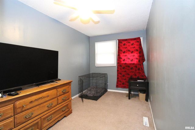 621 6TH Street, Camanche, IA 52730