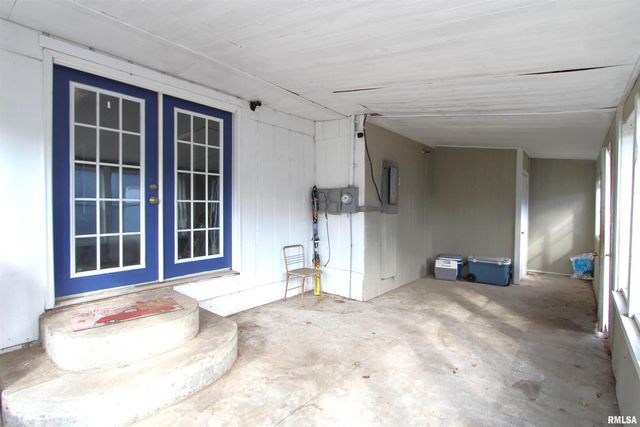 621 6TH Street, Camanche, IA 52730