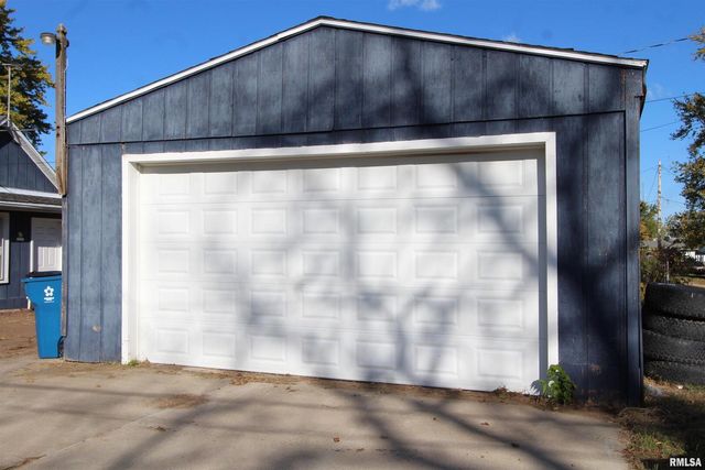 621 6TH Street, Camanche, IA 52730