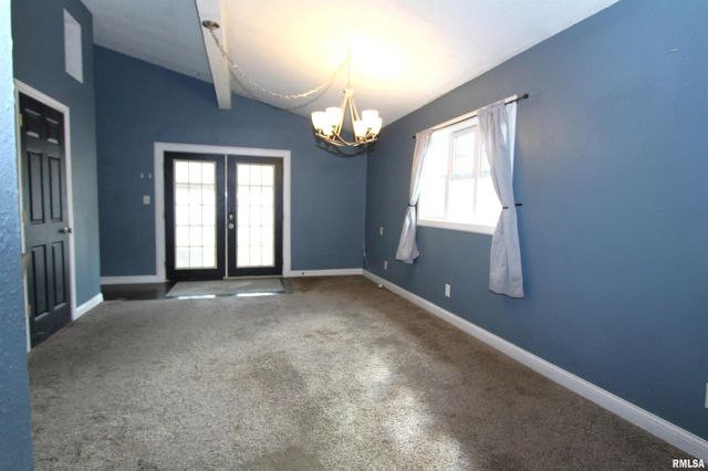 621 6TH Street, Camanche, IA 52730