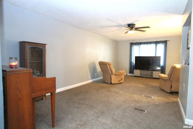 621 6TH Street, Camanche, IA 52730