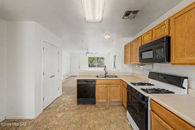 2036 S St Michael Drive, Tucson, AZ 85713