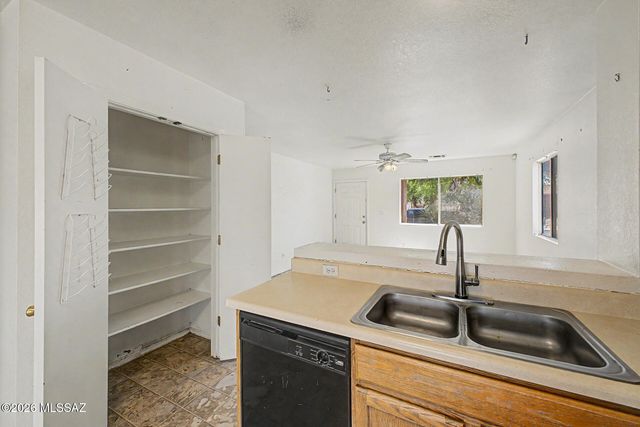 2036 S St Michael Drive, Tucson, AZ 85713