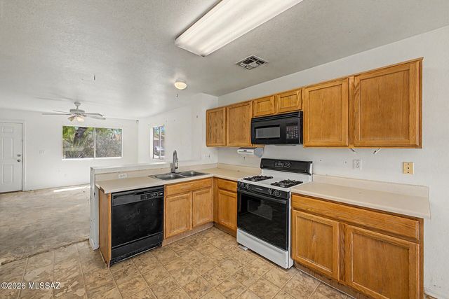 2036 S St Michael Drive, Tucson, AZ 85713