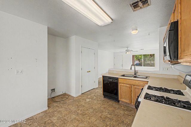 2036 S St Michael Drive, Tucson, AZ 85713