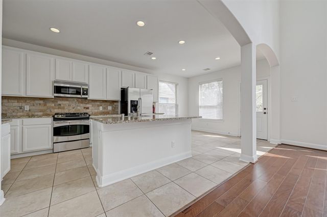 71 N Rocky Point Circle, The Woodlands, TX 77389